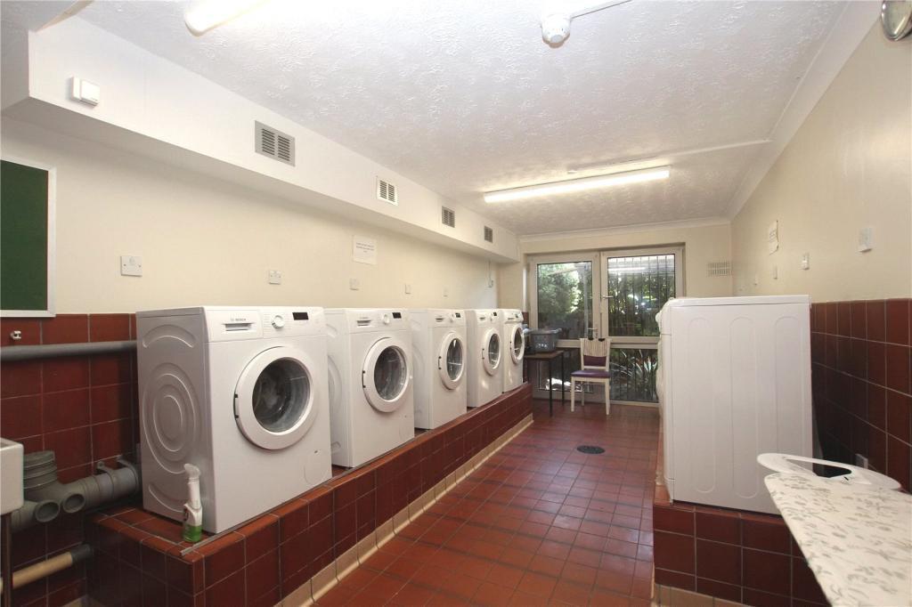Apartment in Southend-on-Sea - View 4