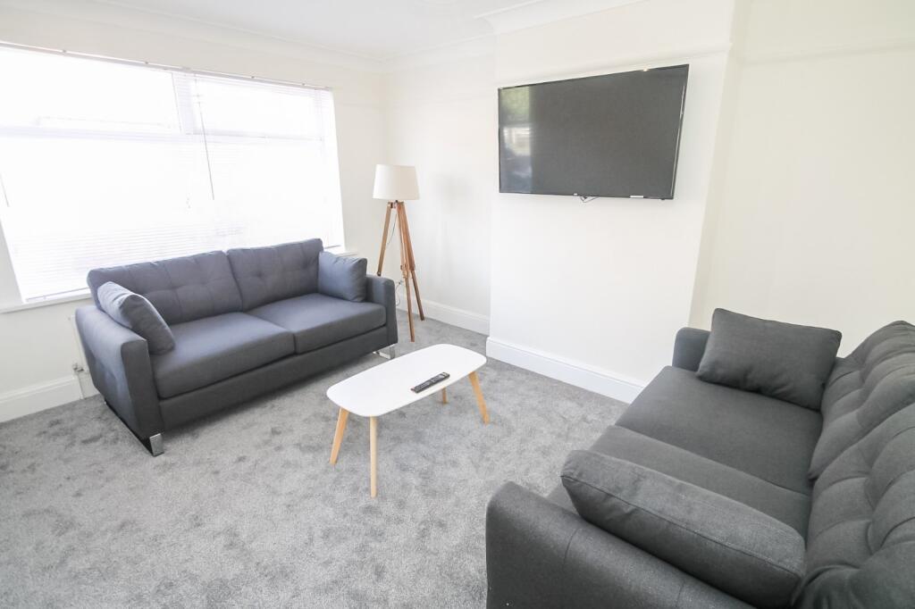 House in Leeds, Hyde Park - View 4