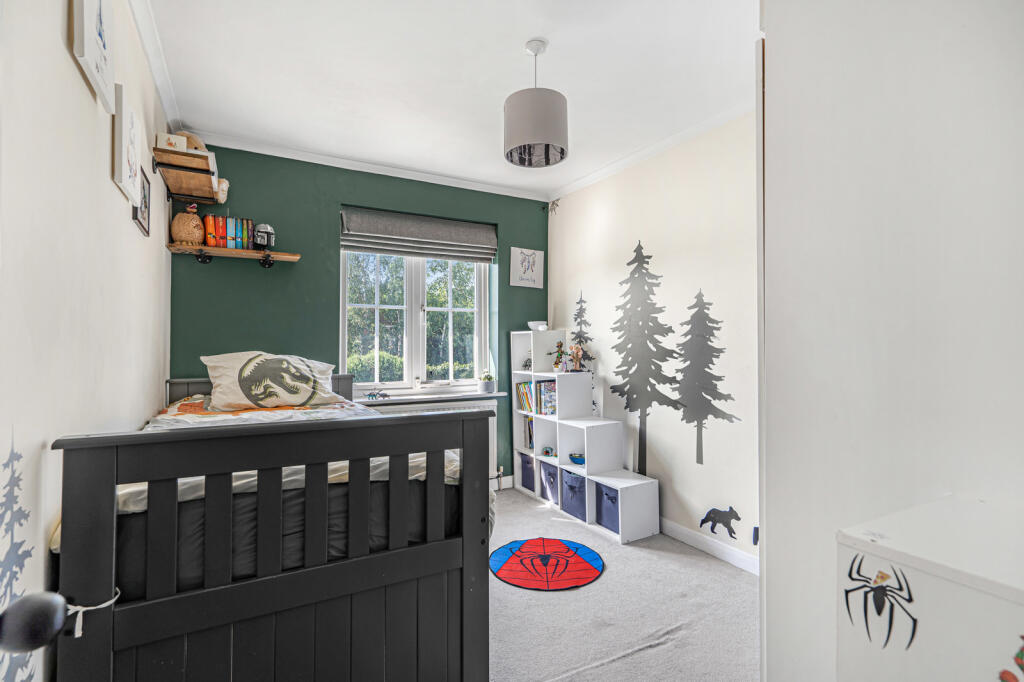 House in Kingston upon Thames - More