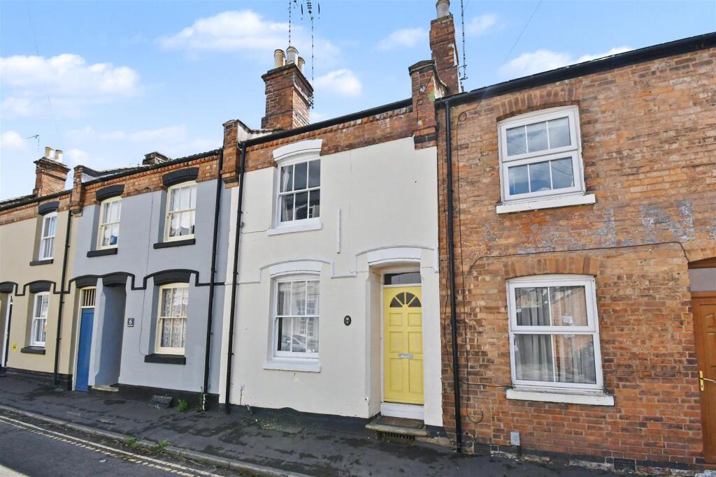 2-bed terraced on Cross Street Leamington Spa, £289,950