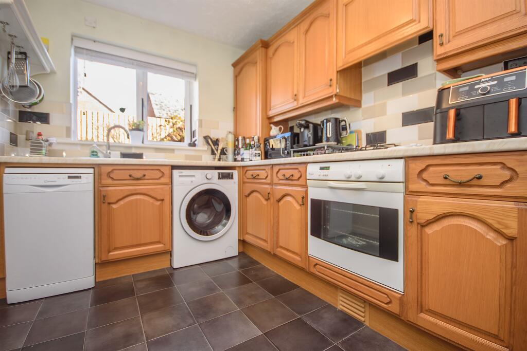 Apartment in Rothwell, North Northamptonshire - View 4