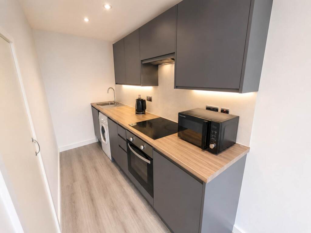 Apartment in Bradford - View 4