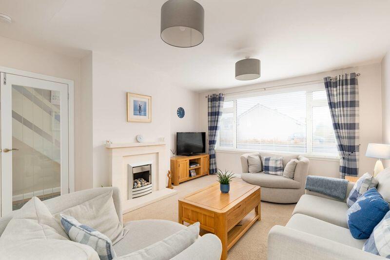 11 Dukehaugh, Peebles, EH45 9DN photo 2