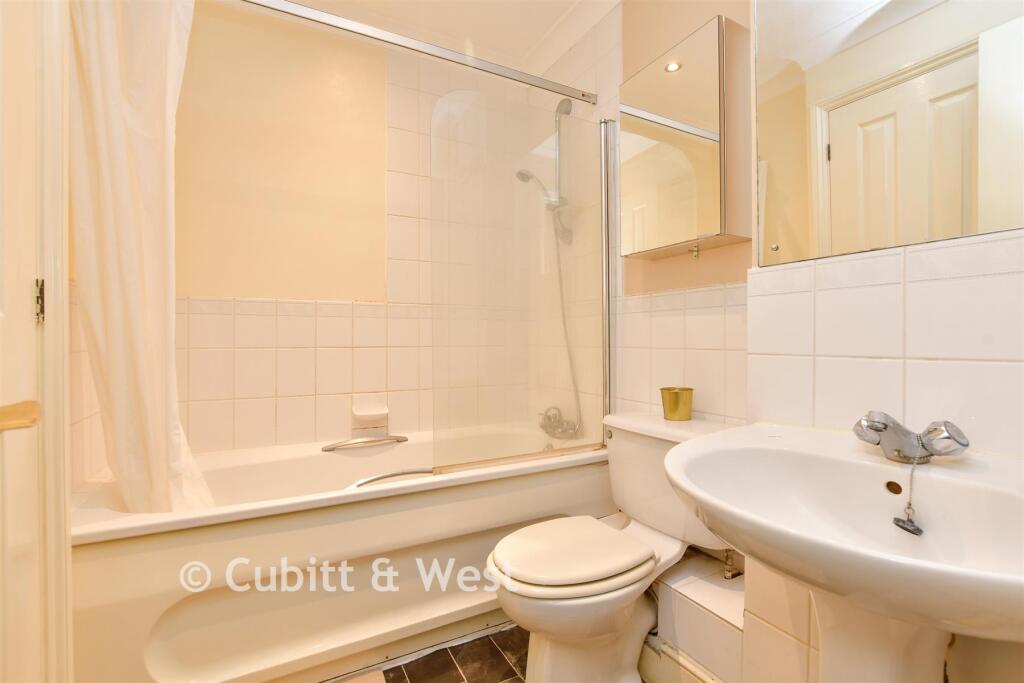 Apartment in Sutton, Carshalton Beeches - More