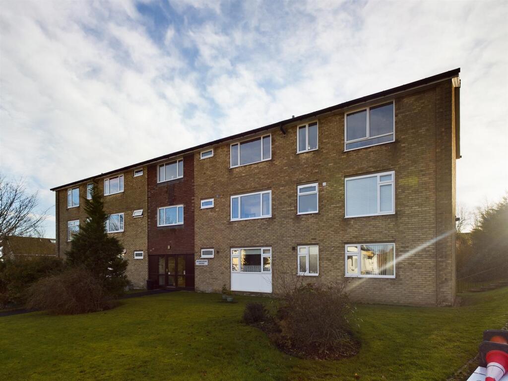 Main image of property: Dore Road, Sheffield, S17 3HB