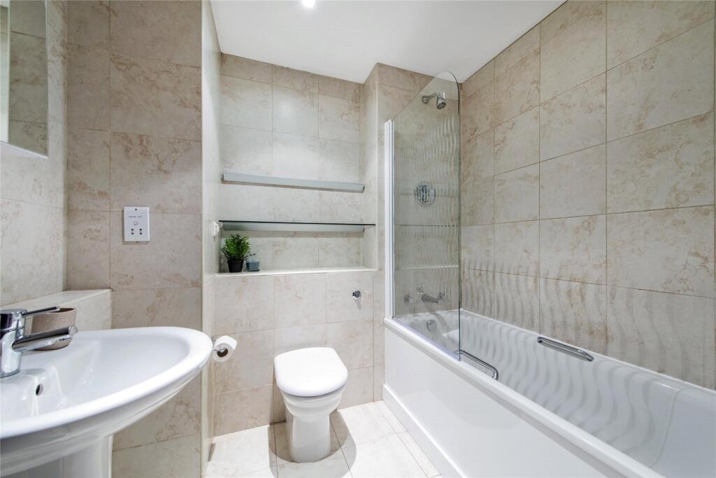 Seward Street, 
Clerkenwell, EC1V – další