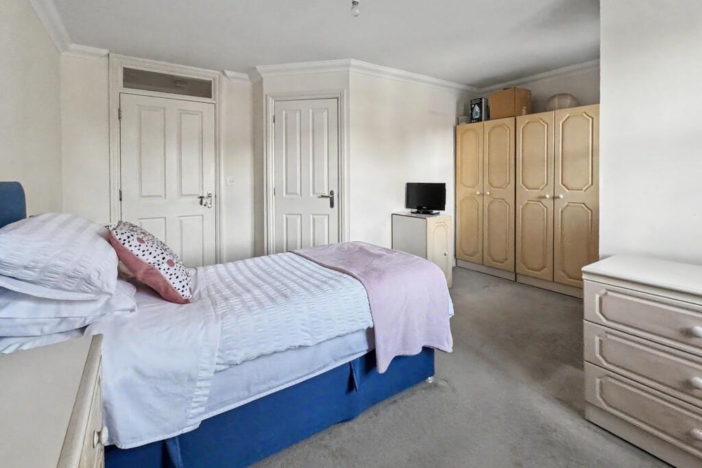 Apartment in Southampton - More