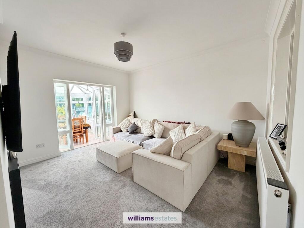 Llanrhydd Street, Ruthin, LL15 - More