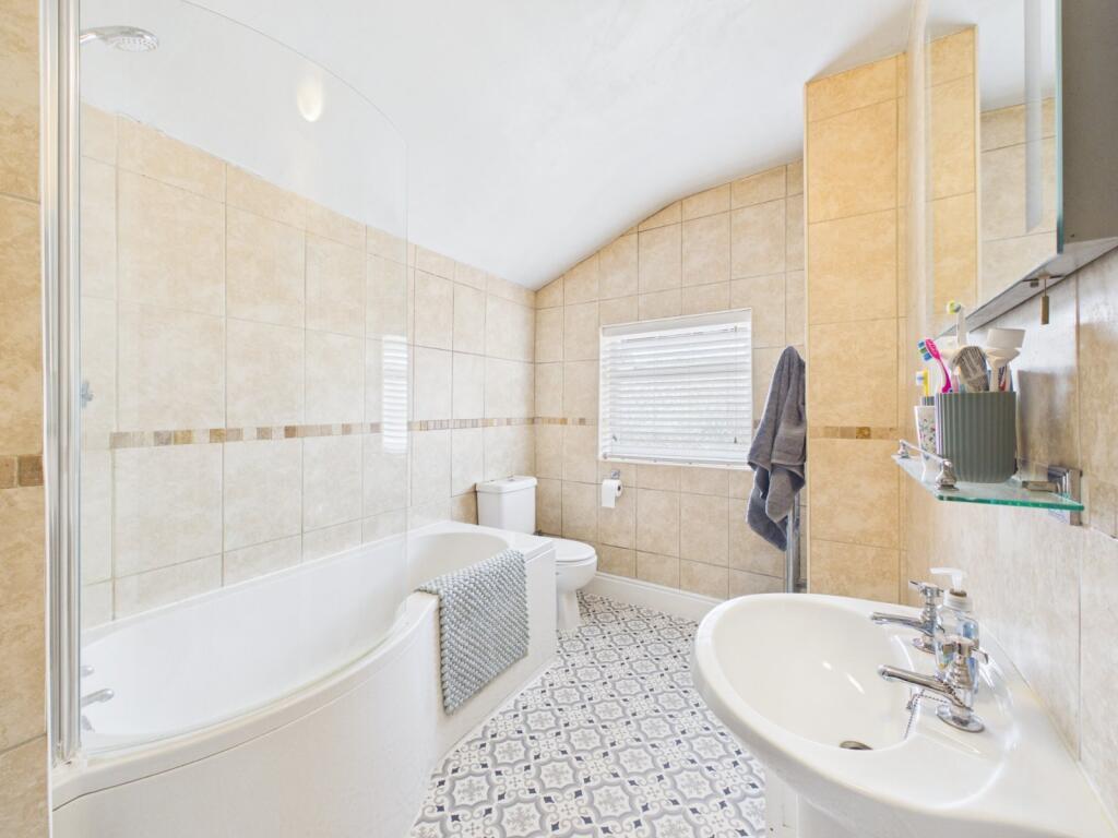 House in Worcester, Worcestershire - More