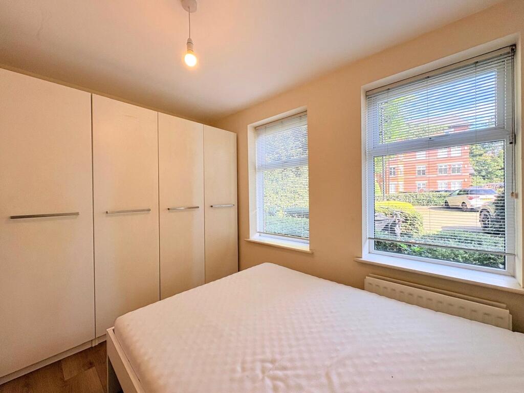 Apartment in Liverpool, Mossley Hill - View 5
