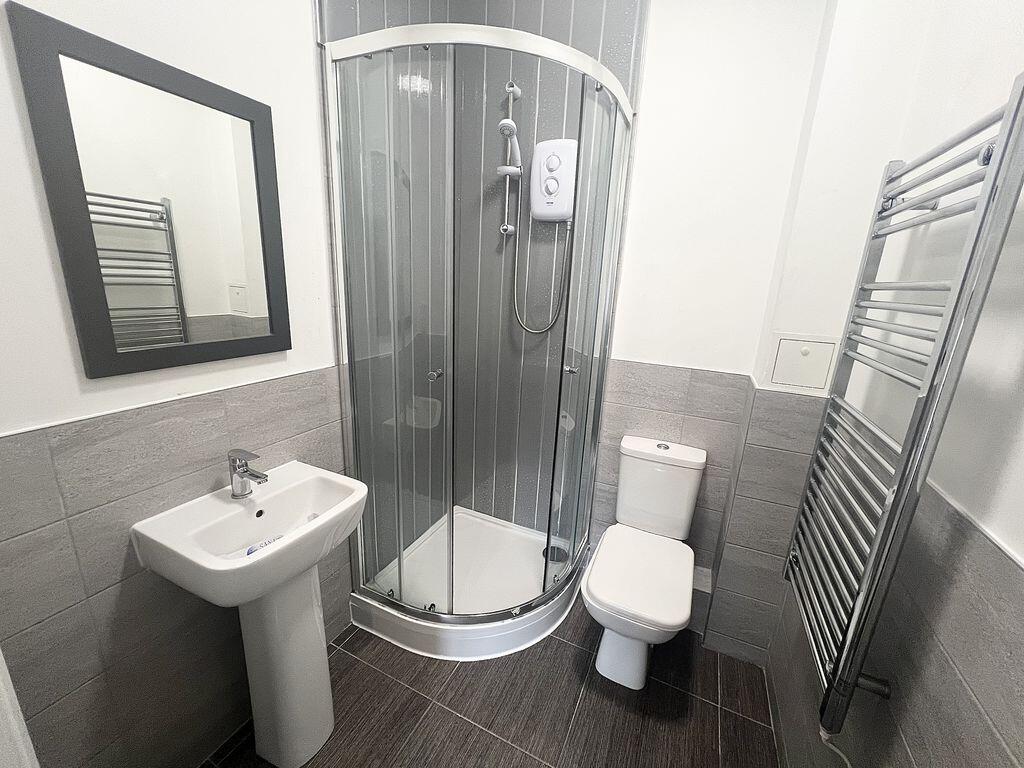 Apartment in Salford, Greater Manchester - View 4