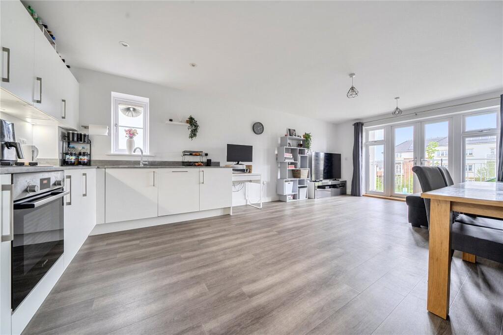 House in Wokingham, Emmbrook - View 4