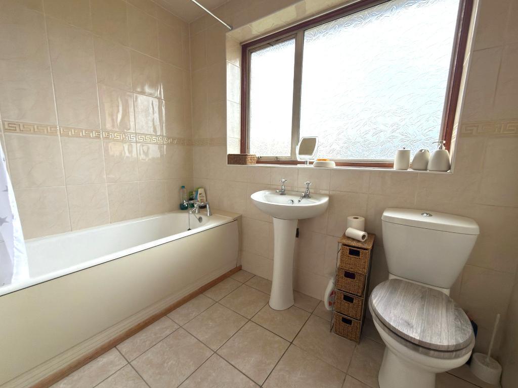 Roman Road, Challney, Luton, Bedfordshire, LU4 9SE - View 6