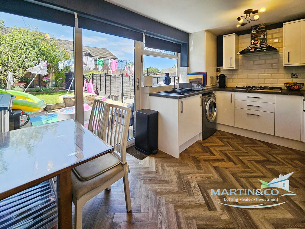 Park Crescent, Chadderton photo 4