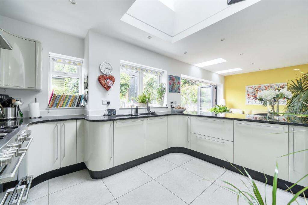 House in Slough - View 5