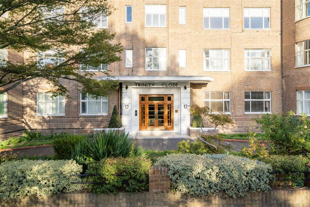 1-bed flat on The Pavement, SW4, £425,000
