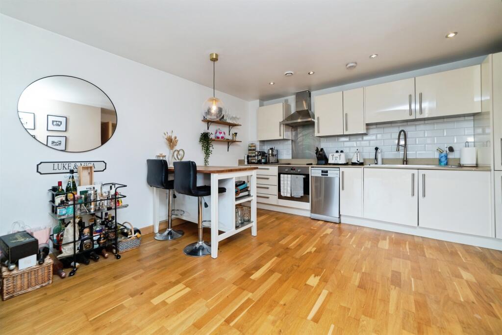 Apartment in East Hertfordshire, Hertford - More