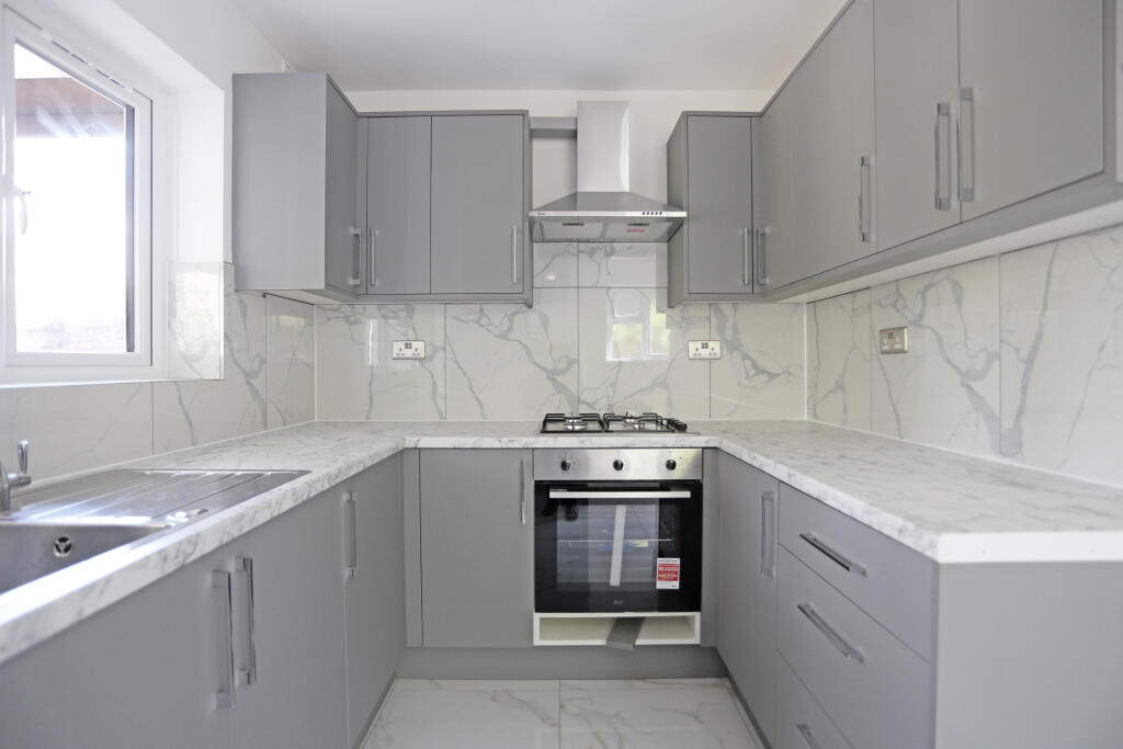 House in Romford - View 2