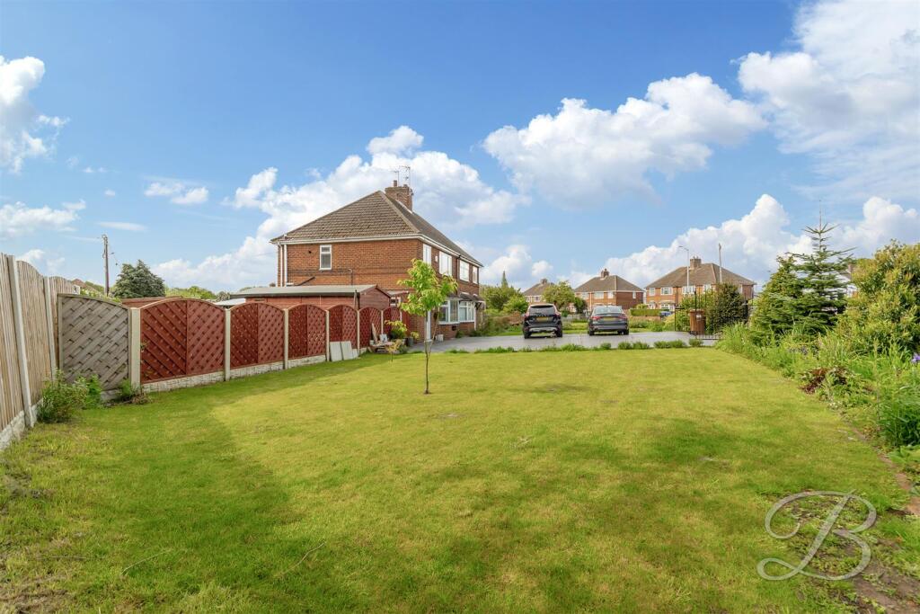3-bed semi-detached on Coggins Lane, Church Warsop, Mansfield, £245,000