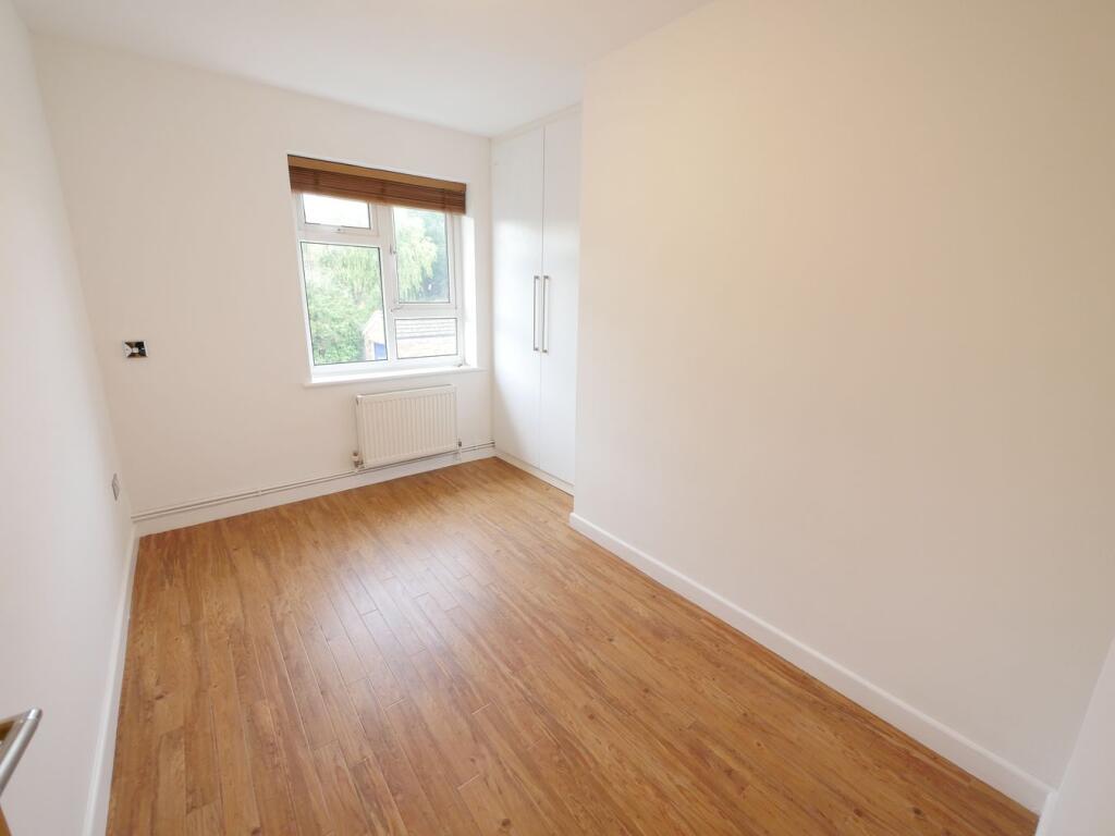 Apartment in Runnymede, Egham Hythe - View 4