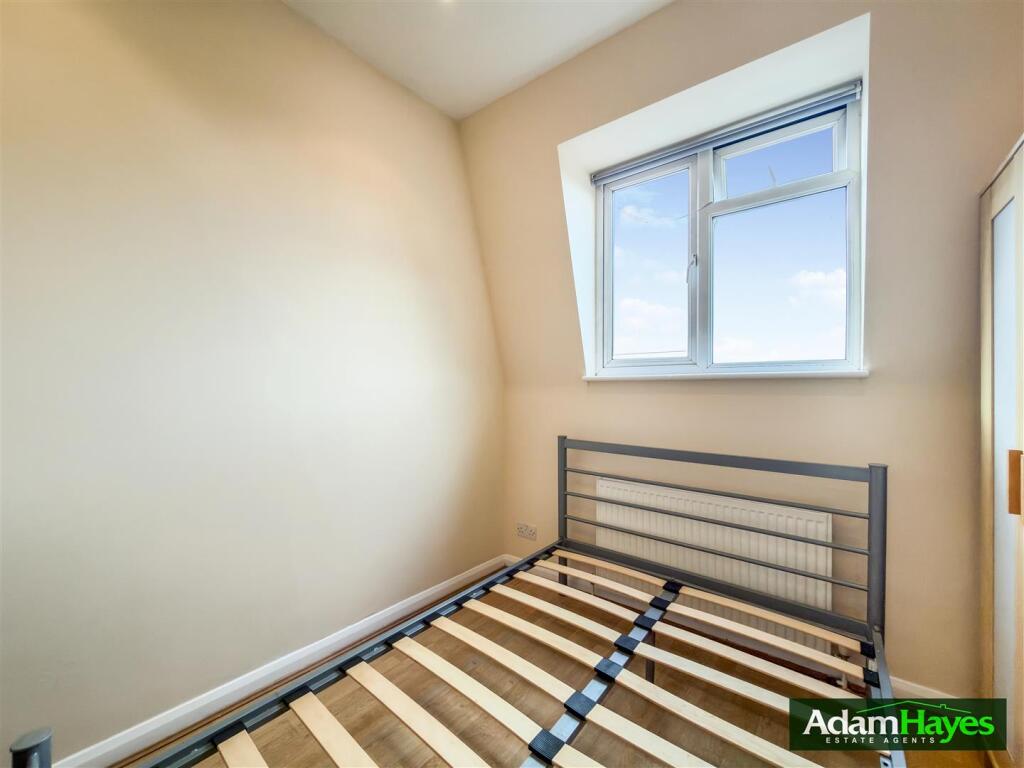 Apartment in London, Church End - View 4