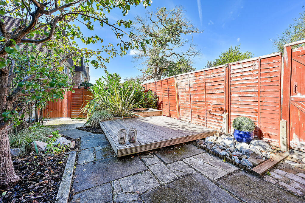 Apartment in Kingston upon Thames - View 5