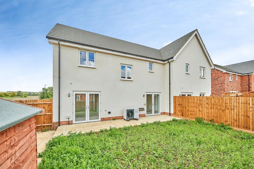 Saxon Drive, Great Chesterford, Saffron Walden photo 4