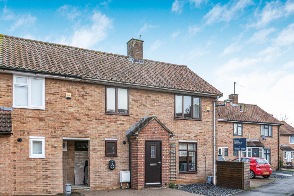3-bed semi-detached on Ray Road, Bicester, OX26, £340,000