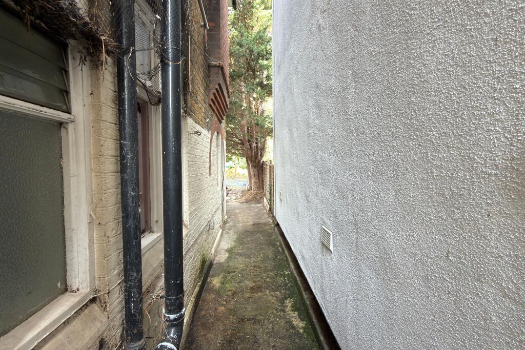 House in Croydon - View 5