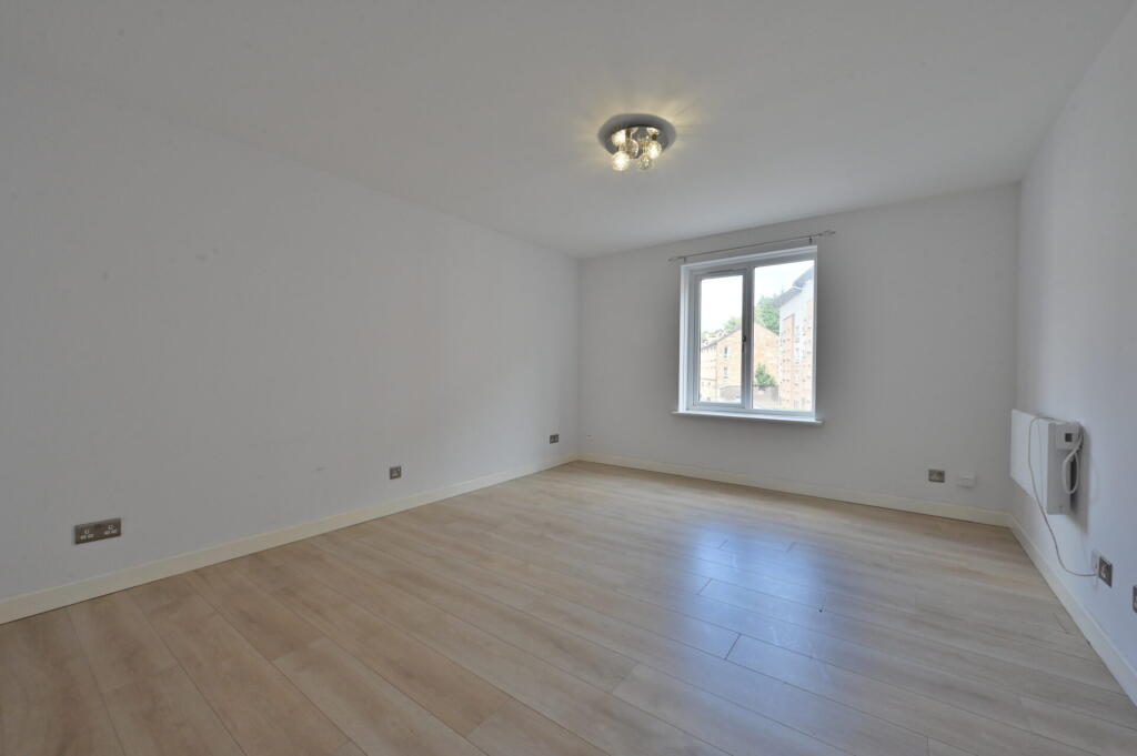 Apartment in Paisley, Ferguslie - More