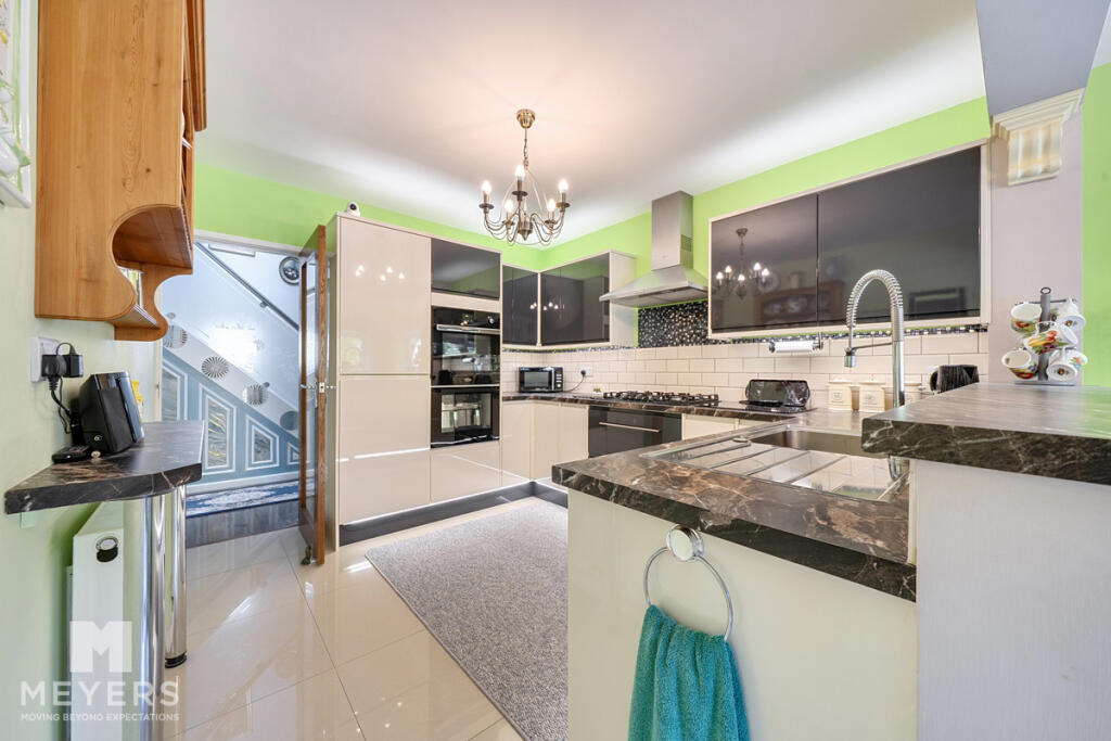 House in Ferndown, Tricketts Cross - View 3