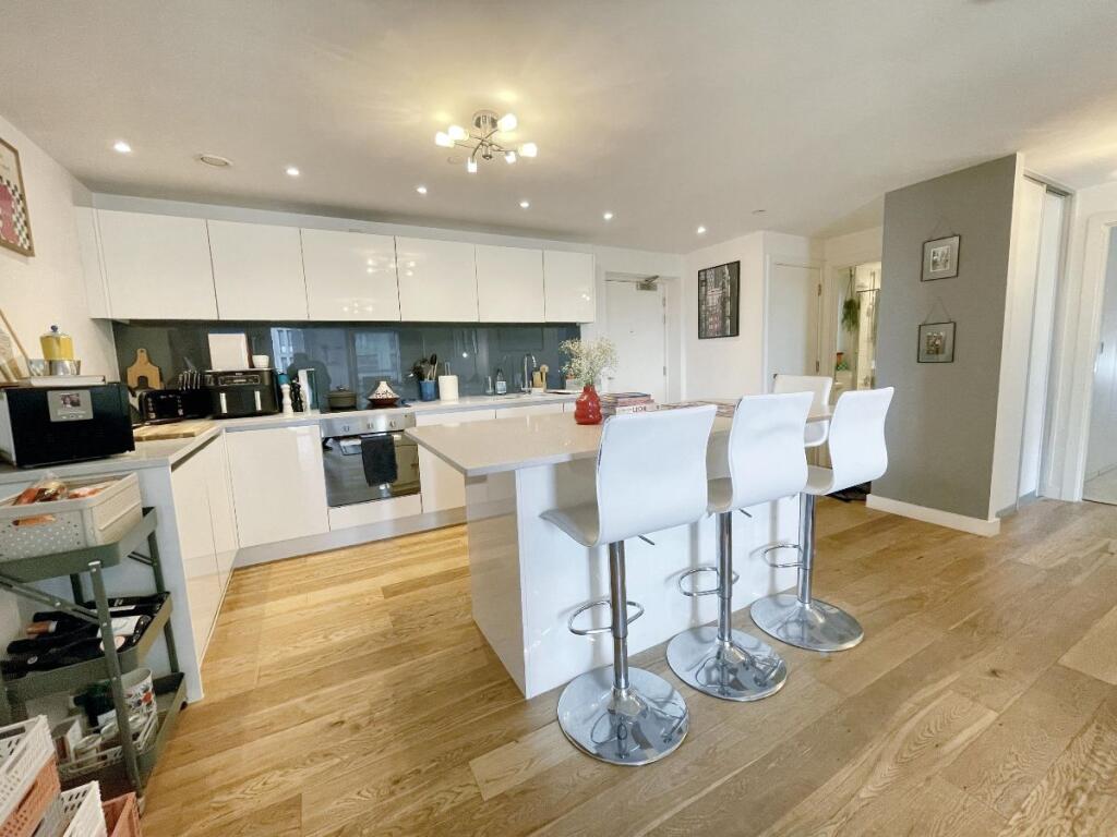 Main image of property: Hatbox, Munday Street