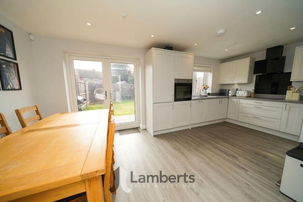 South Court, Alcester, B49 photo 3