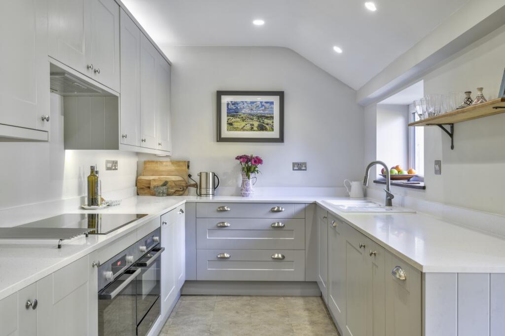 House in Gloucester - View 5