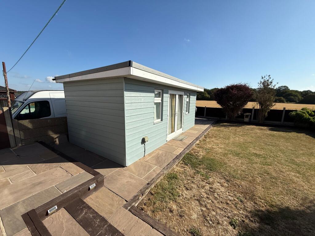 House in Thurrock, Essex - View 4