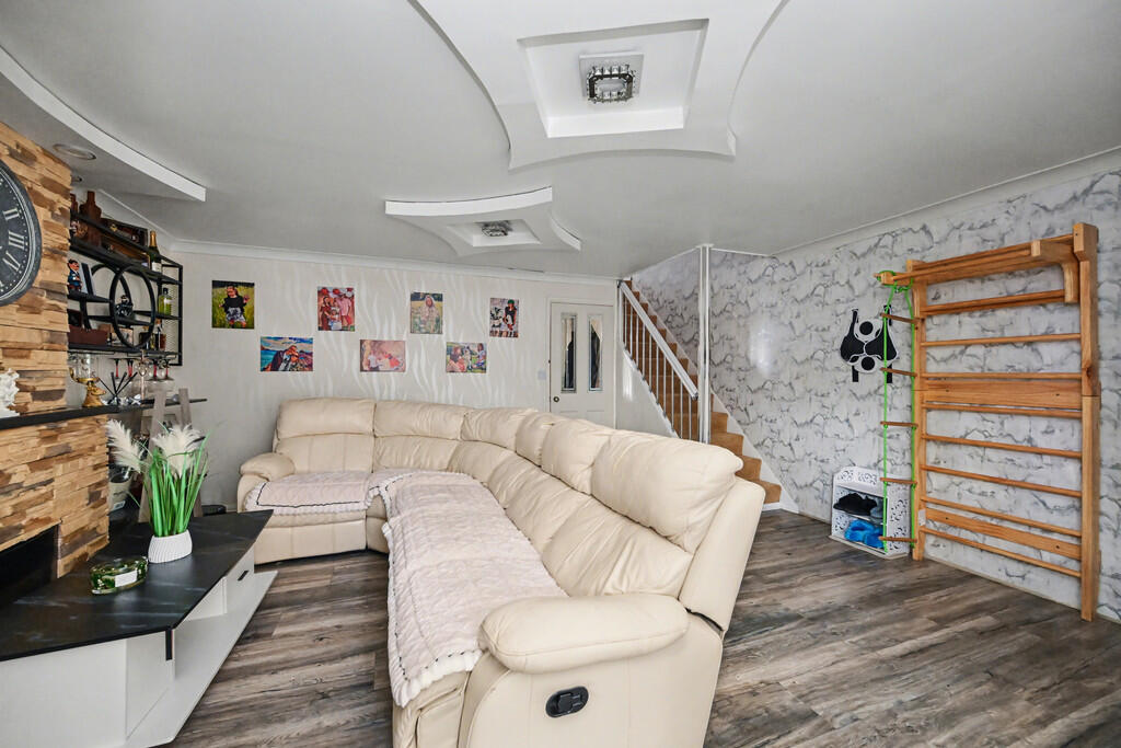 Lea Crescent, Newbold, Rugby photo 3