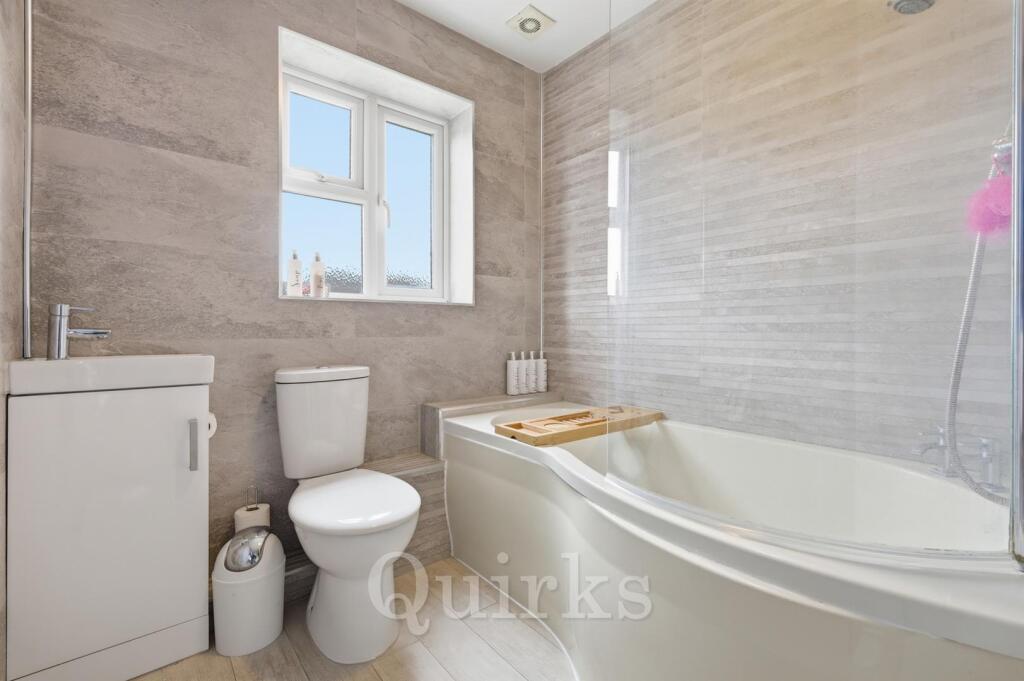 Apartment in Basildon, Queens Park, Billericay - View 5