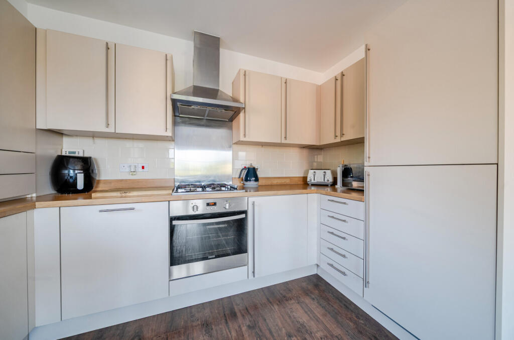 Apartment in London, Red Hill, Elmstead - View 2