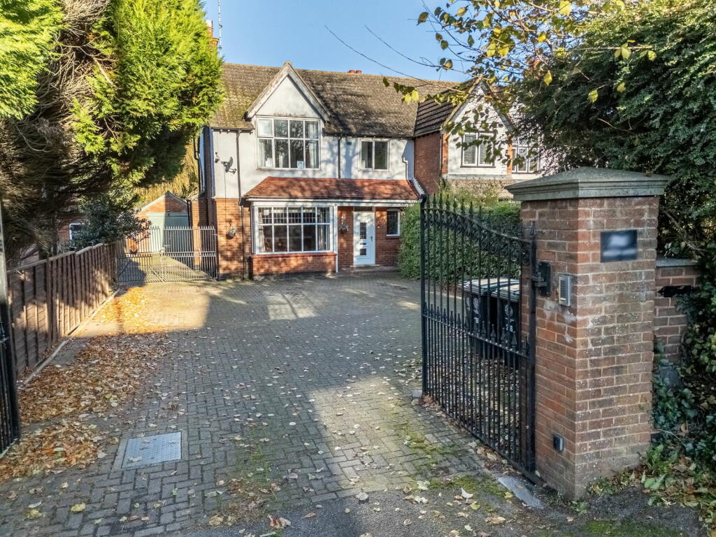 Main image of property: Wellingborough Road, Rushden, NN10 9XP