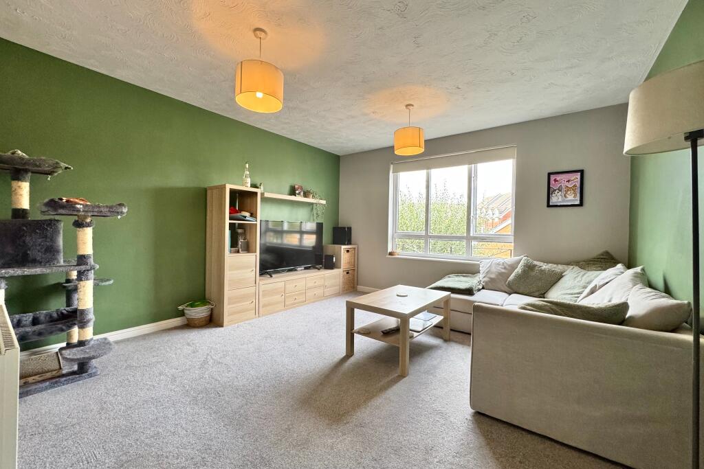 Apartment in Fareham, Whiteley - View 3
