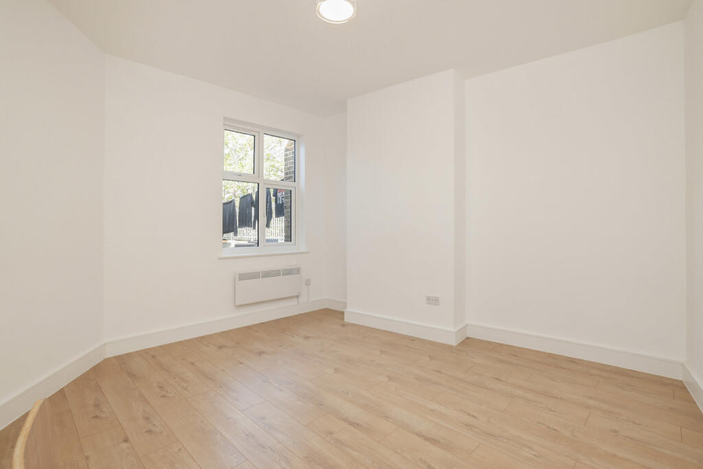 Apartment in Ruislip, London Borough of Hillingdon - View 3