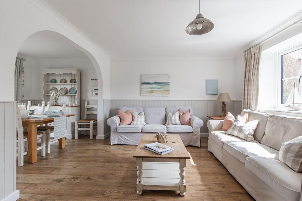Perfect Balance of Period Charm in Snettisham photo 3