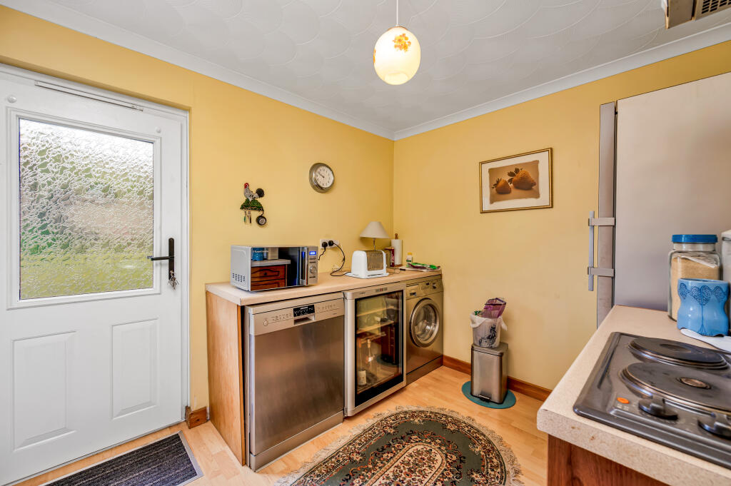 Tri Deug Sealbach, 18 Rowan Crescent, Dornoch, Highland, IV25 3QP - More