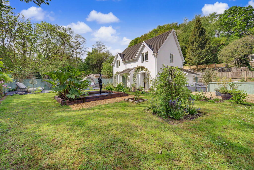Main image of property: Voylart Road, Dunvant, Swansea, SA2 7UA