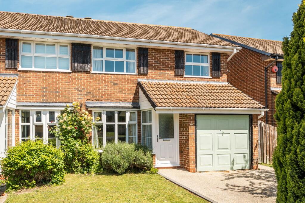 Main image of property: Oakmeadow Close, Emsworth, PO10