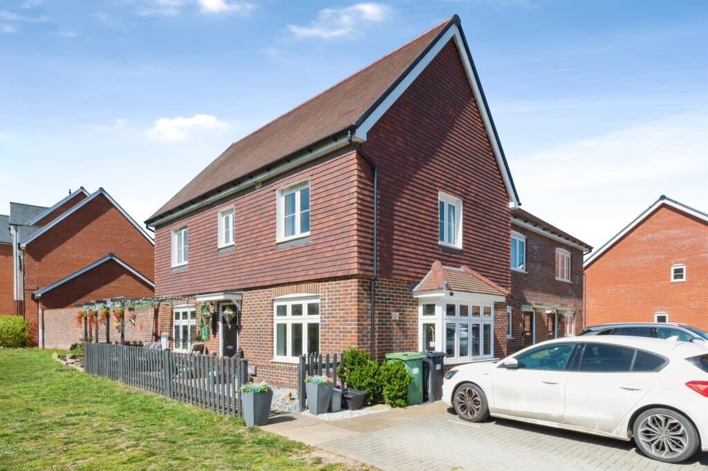 Main image of property: Gatekeeper Hill, Curbridge, Southampton