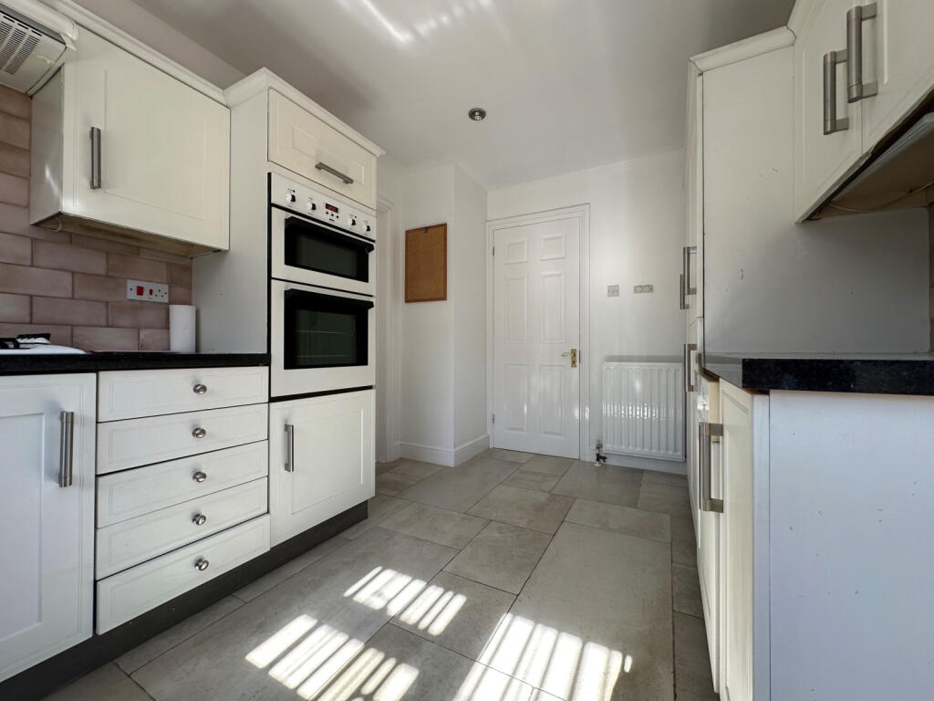 House in Kingston upon Thames - More