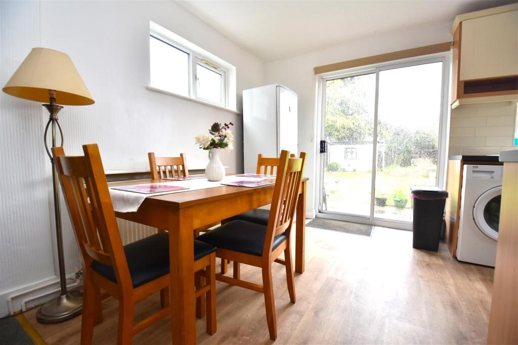 Feeches Road, Southend-On-Sea photo 5