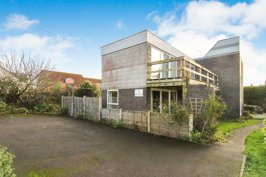 Main image of property: Strode Common, Alveston, Bristol, BS35 3PJ