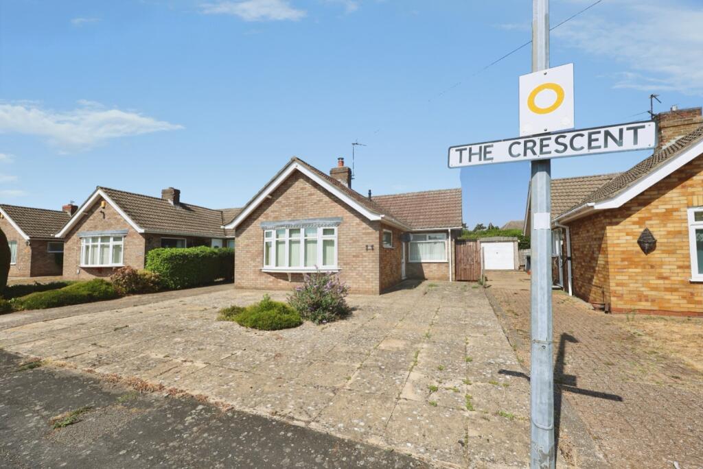 Main image of property: The Crescent, Bracebridge Heath, Lincoln, Lincolnshire, LN4 2NP